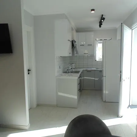 White Rose Apartment *