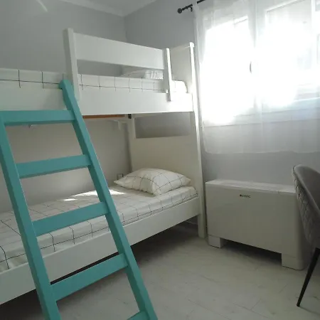 White Rose Apartment *
